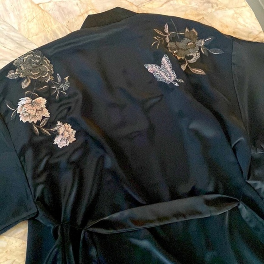 Victoria’s‎ Secret Shanghai Embroider Robe XS/S - Picture 3 of 12